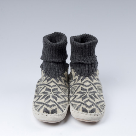 Chaussons-chaussettes suedois gris en laine aux motifs jacquard