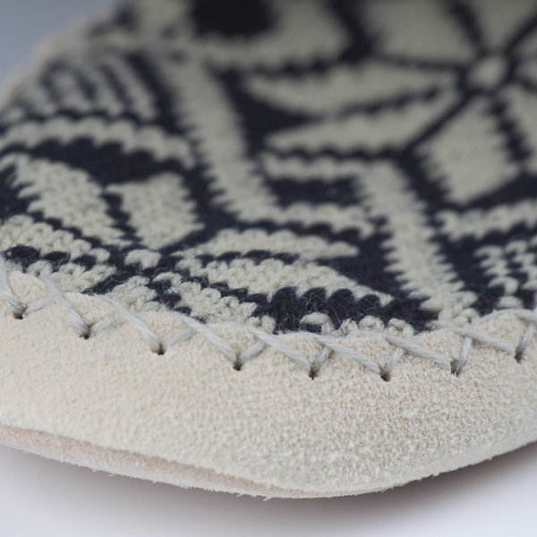 Chaussons-chaussettes suedois gris en laine aux motifs jacquard