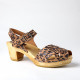 Sabot-sandales en cuir façon léopard 